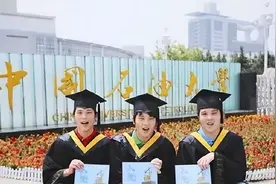山东三胞胎兄弟考上同一所211，十年后同天成婚：爷爷盼着抱重孙图片