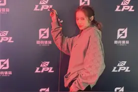 一笔姐暗示王多多：我的手机找到了也没用，再也不会回应这种提问图片
