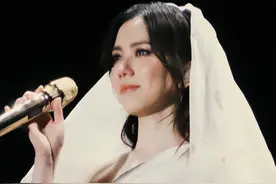 邓紫棋：演唱会完美发挥，观众好评如潮，婚纱造型引热议图片
