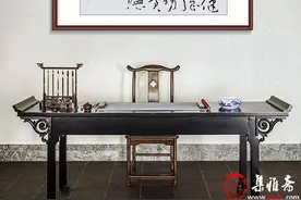 客厅挂什么字画好？书法作品展现高雅情调，而且极具书香气息图片