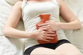 月经快要离开时，身体会给出这3个信号，女性或该“迎接”绝经了图片