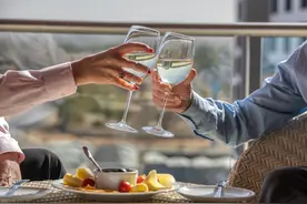 58岁阿姨：晚年还想找老伴的女人，大多是三方面熬不住了，很现实图片