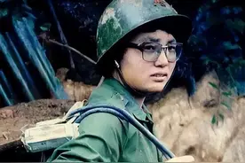 “战地女神”刘亚玲，因违抗军令上老山前线被处分，如今投身抗疫图片