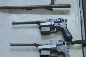 山东97岁老人持有双枪，民警上门去没收遭拒，他有什么特殊身份？图片