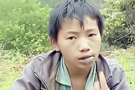 2007年广西男童靠吃野菜过活，7年后获500万善款，他做法催人泪下图片