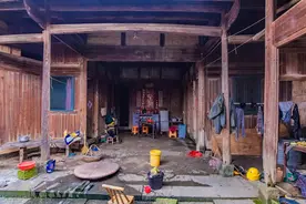 老话说：“迁出旧房要跪墙，搬进新家先净房”，是什么意思？图片