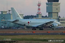 里根号航母东海南下，052D导弹驱逐舰紧盯，不给美军跨线的机会图片