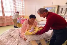 山东67岁老人被检查出怀孕了，而子女坚决反对，老人说：我自己养图片
