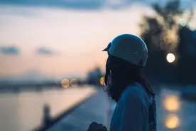 凌晨在高铁站过夜，到处被驱赶的郑州大学生有多难图片