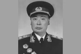 开国少将陈锐霆回忆陈毅组织讨逆战役逼降郝鹏举图片