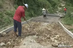 山东小伙在农村修路，竟意外发现20瓶茅台，全部卖出后白得一套房图片