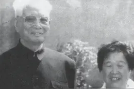 99年张震在纪念馆遇一妇女，拉着她说：没你我们根本渡不过长江图片