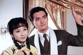 最喜欢“扮嫩”的4位老明星，个个年过半百，个个嫩如少女，佩服图片