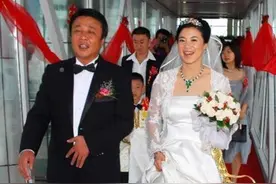 王楠巨富老公二婚幸福!20岁结婚生子闪离,38岁娶王楠一双儿女出息图片