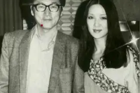 李敖第一次见胡因梦，盯着她脚丫看半天，转身拿210万和女友分手图片