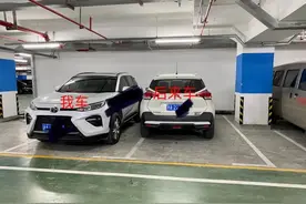 这个地下车库，让人哭笑不得的停车，他出不来，我进不去图片