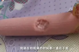 “特别恶心！”女子买火腿肠，几天后拆开发现一窝活蛆图片