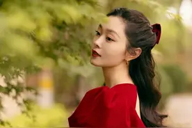 清纯公主宋轶，少女又复古的极致切换，实力示范惊艳穿搭图片