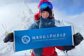 16岁女学生挑战登顶珠峰，父亲为其筹款50万，网友：真无耻！图片