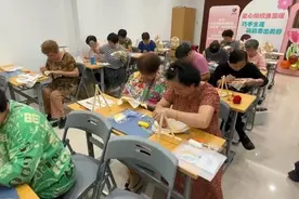 “戳戳绣”是什么？在指尖感受传统文化魅力图片