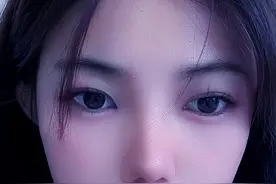 环球小姐疑被控柬埔寨，目光呆滞文案似告别，背后铁网暴露处境图片