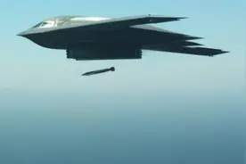 提高警惕！美国B-2轰炸机升级隐身巡航导弹，射程达960公里图片