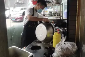 一个烧烤老板的执着坚守图片