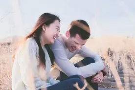 双方都有意思？一直处于朋友关系？4种能从朋友变成恋人的方法图片