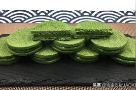 抹茶巧克力夹心饼干，饼干酥脆，夹心丝滑，让人回味无穷。图片