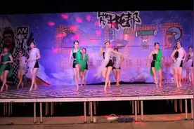 山东农业大学小姐姐们跳青蛇白蛇舞，应该好好欣赏，而不是嘲讽图片