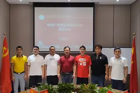 中共广州市化州商会支部举行接收发展对象为预备党员大会图片