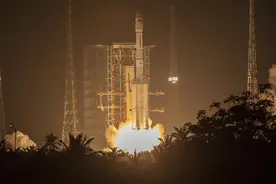美间谍卫星突然变轨，偷拍中国卫星，不料中国卫星转身，抓个正着图片