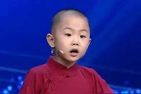 5岁上春晚走红，年入百万开始厌学，如今14岁的张峻豪却过成这样图片