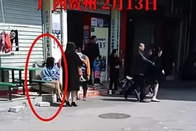 广西一女子与男子同居怀孕后被抛弃，女子带家人到男子家门口哭闹图片