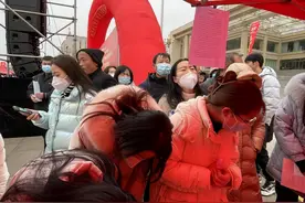 在县城招聘会，年轻人月薪3000是个梦图片