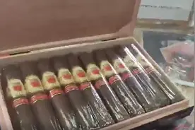 查获高档红酒配雪茄图片