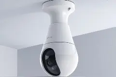 萤石推出新款灯座版摄像机C8b：300万镜头、4G网络，249元起图片