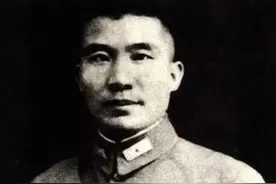 王耀武打败粟裕，勇挫日军，却栽在一张手纸上，蒋介石骂其软骨头图片