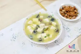辟谣：皮蛋含铅量高，会慢性中毒、致癌？这些人不能吃图片
