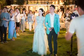 刘强东：谈了2个女朋友，娶小19岁娇妻，有一儿一女，却还不满足图片