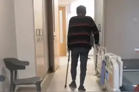 锻炼时猛力甩腿 六旬老人竟将膝盖“甩”骨折图片