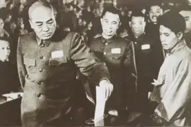 1958年彭总曾批错一人，晚年非常后悔，委托侄子替自己登门道歉图片