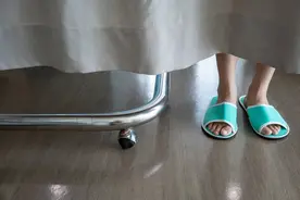 妇检之痛：脱裤子张开双腿只是开始，喊疼遭羞辱，检查时被围观图片