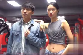 男子开保时捷和美女模特相亲，身高太矮，她也不介意图片
