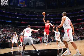 特雷杨30+8关键4分老鹰送快船6连败！莱昂纳德29+7图片