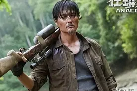 开幕暴击！尹子维新电影用活蛇泡酒喝，网友：徐冬冬晚上害怕吗图片