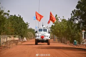 上新！中国蓝盔首次列装新型防地雷反伏击车图片