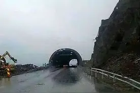 山没了隧道还在，桥建好河却没了，是良心基建还是另有玄机？图片