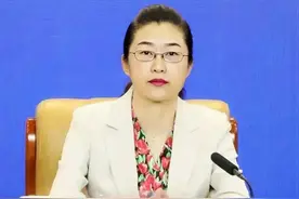 少数女性官员集体＂裸跳＂，溅起的水花，让群体蒙羞受辱！图片
