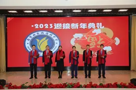 2023新年致辞|南京田家炳高中校长诗朗诵：我们终将抵达春天图片